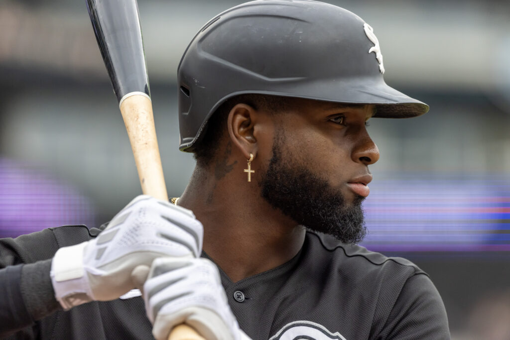 luis-robert-jr-white-sox-1024x683.jpg