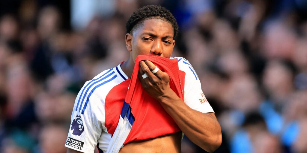 myles-lewis-skelly-for-arsenal.jpg