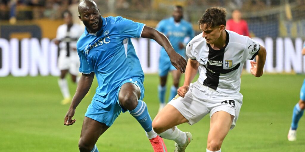 napoli-s-romelu-lukaku-in-action-with-parma-s-giovanni-leoni.JPG