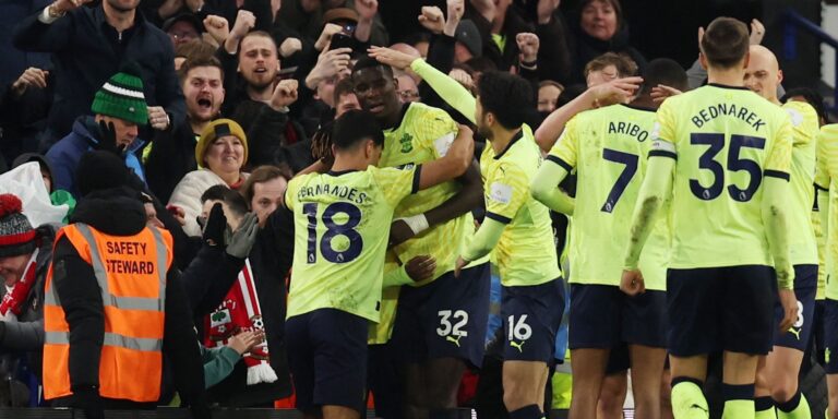 southampton-s-paul-onuachu-celebrates-scoring-their-second-goal-with-teammates.JPG