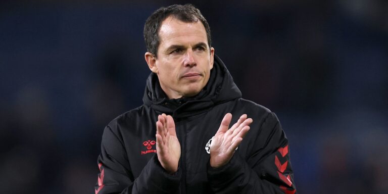 sunderland-manager-regis-le-bris-applauds-fans-after-the-match-1.JPG