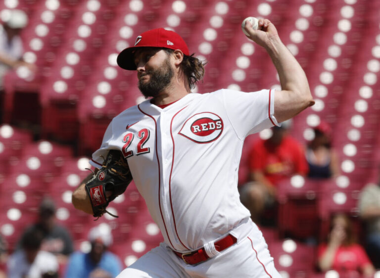 wade-miley-reds-1024x749.jpg