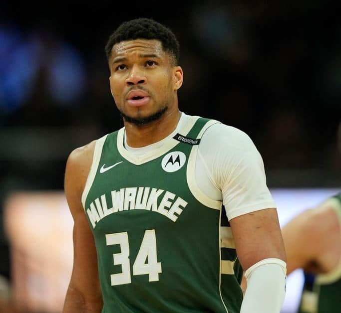 5-or-6-NBA-Teams-Banking-on-Giannis-Antetokounmpos-Well-See-Comment.jpg