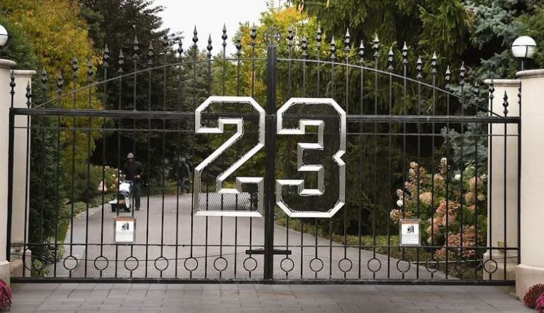 Michael-Jordans-Former-Chicago-Area-Mansion-Available-to-Rent-on-Airbnb.jpg