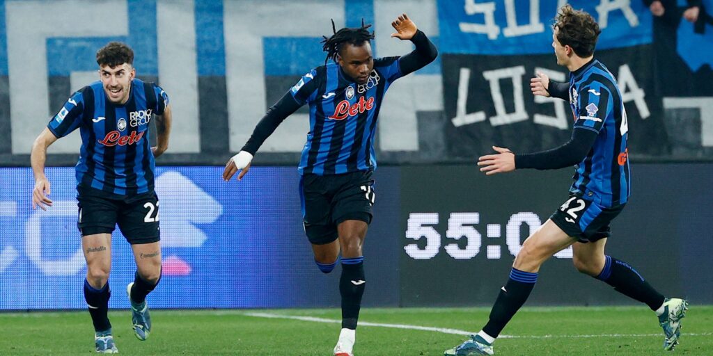 atalanta-s-ademola-lookman-celebrates-scoring-their-second-goal-with-atalanta-s-giorgio-scalvini-and.jpeg