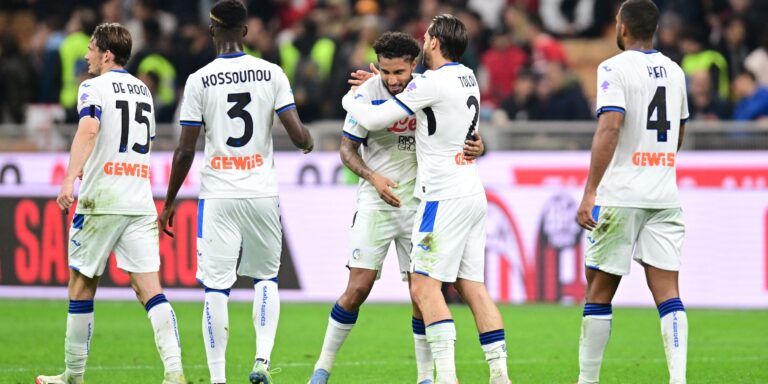 atalanta-s-ederson-and-rafael-toloi-celebrate-with-teammates-after-the-match.JPG