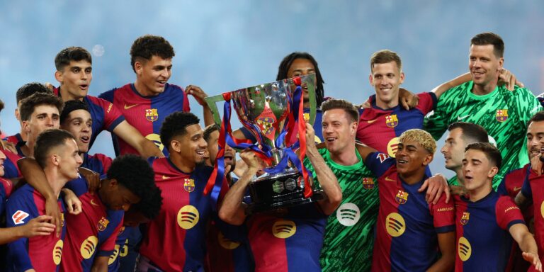 barcelona-celebrating-la-liga-title.jpg