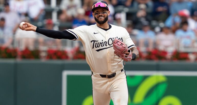 carlos-correa-twins-defense-scaled.jpg