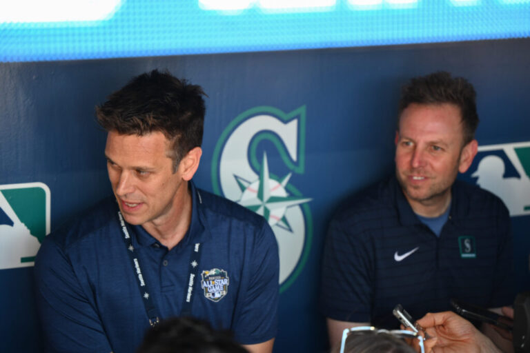 jerry-dipoto-justin-hollander-mariners-1024x683.jpg