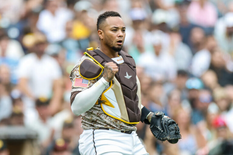 martin-maldonado-padres-catcher-1024x683.jpg